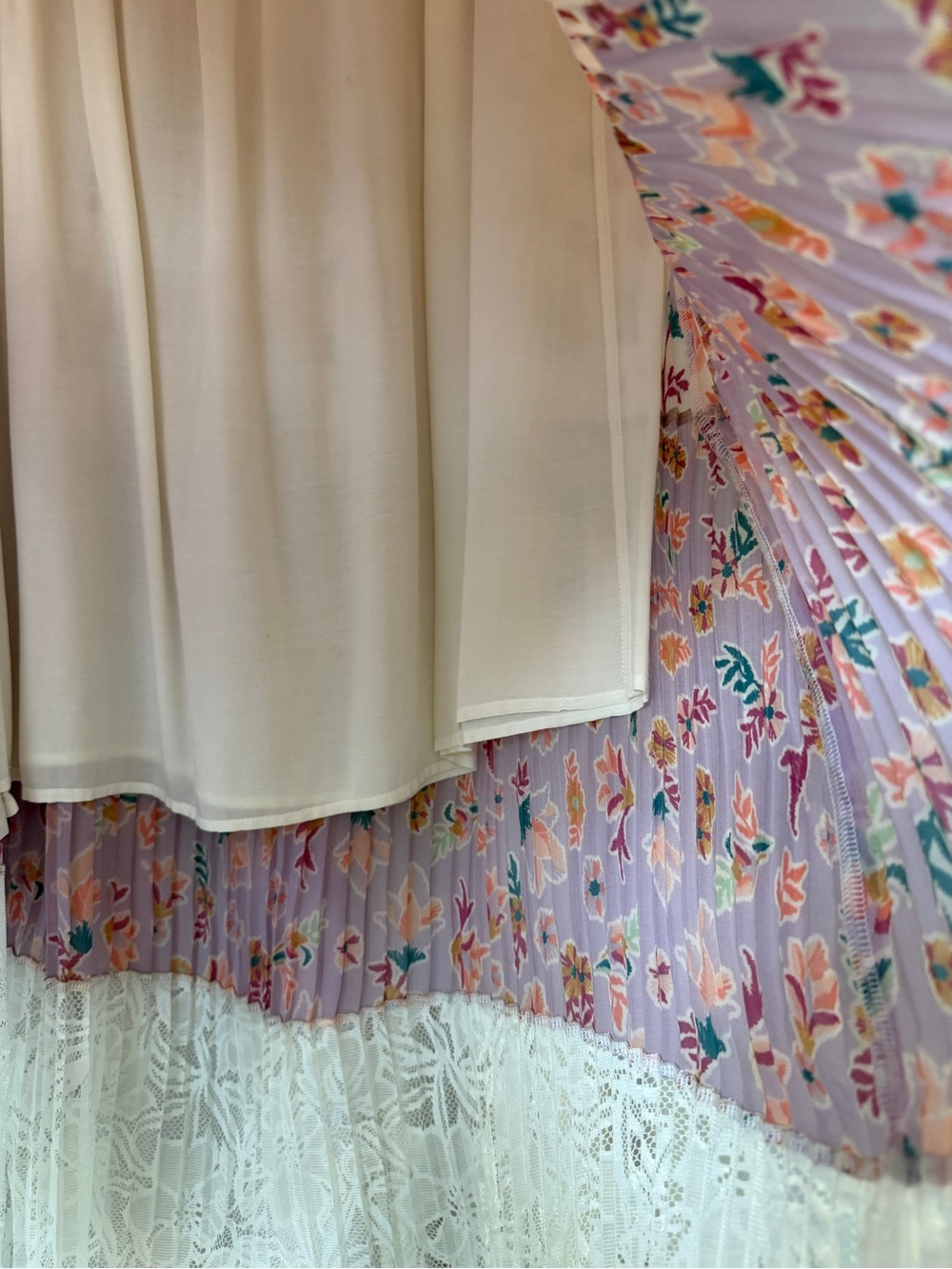 Anthropologie Laia Floral Tiered Pleated Midi Skirt in Pink/Purple & White Lace - Picture 6 of 9